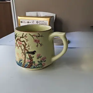 This ceramic mug, featuring a lid and an internal filter, is perfect for drinking water, coffee, tea, and milk. It's ideal for daily use at home, in the office, or for serving guests, and makes a great Floral Gift Mug for the holidays.