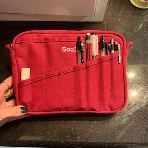 Soolla® Studio Pouch, Sangria