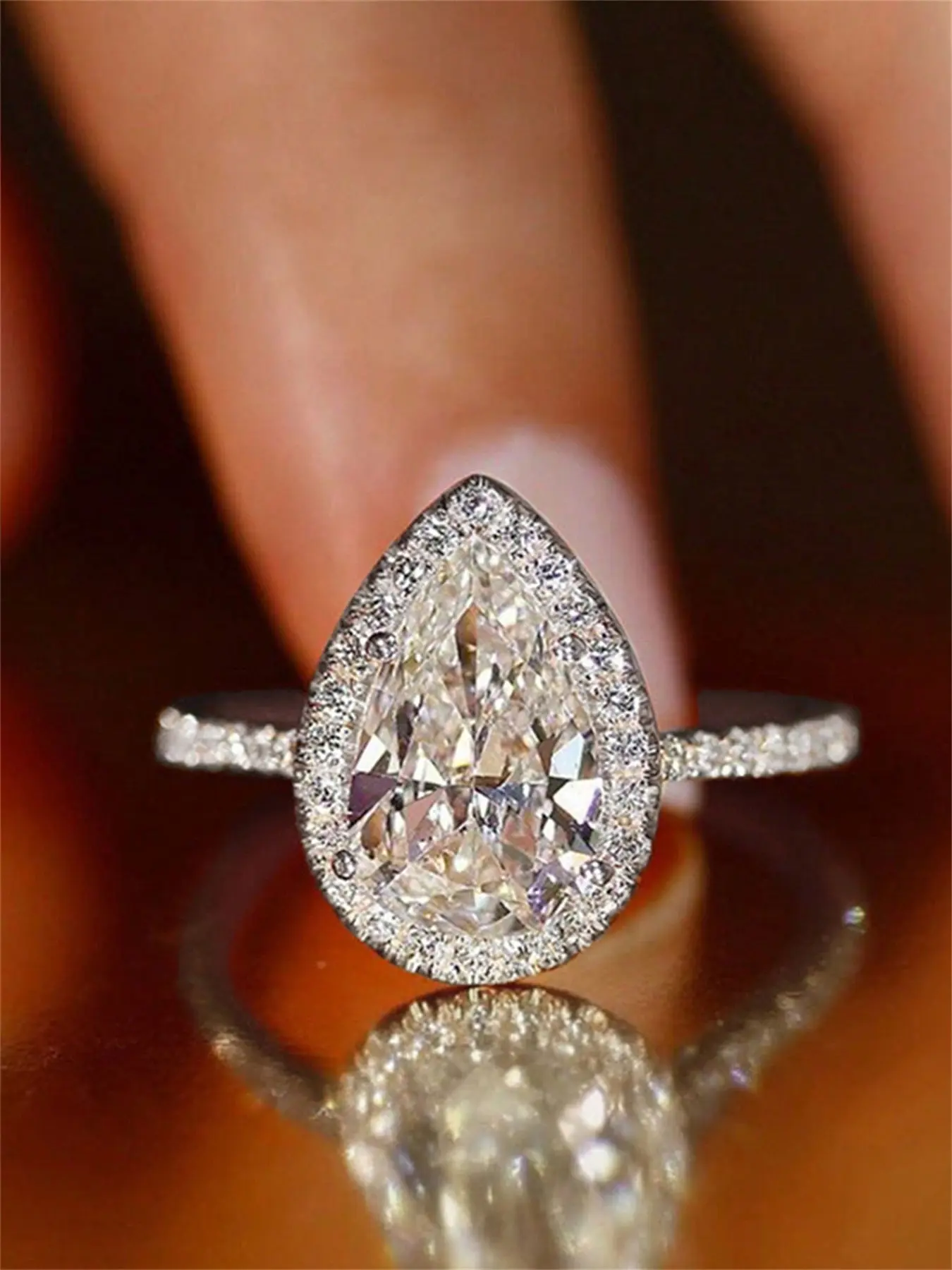 1 PC Glamorous Cubic Zirconia Solitaire Engagement Ring For Women For Wedding Engagement Party Jewelry Valentine's Day Gift Statement Ring
