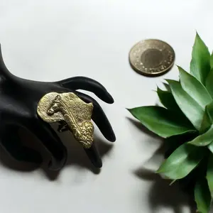 Safari Sovereign: The Giraffe Embrace Ring