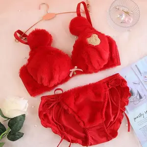 Plush Bear Lingerie Set – Cute bear bra set for autumn/winter women’s wear, basic red minimalist design, made from soft plush material, cozy and comfortable fit