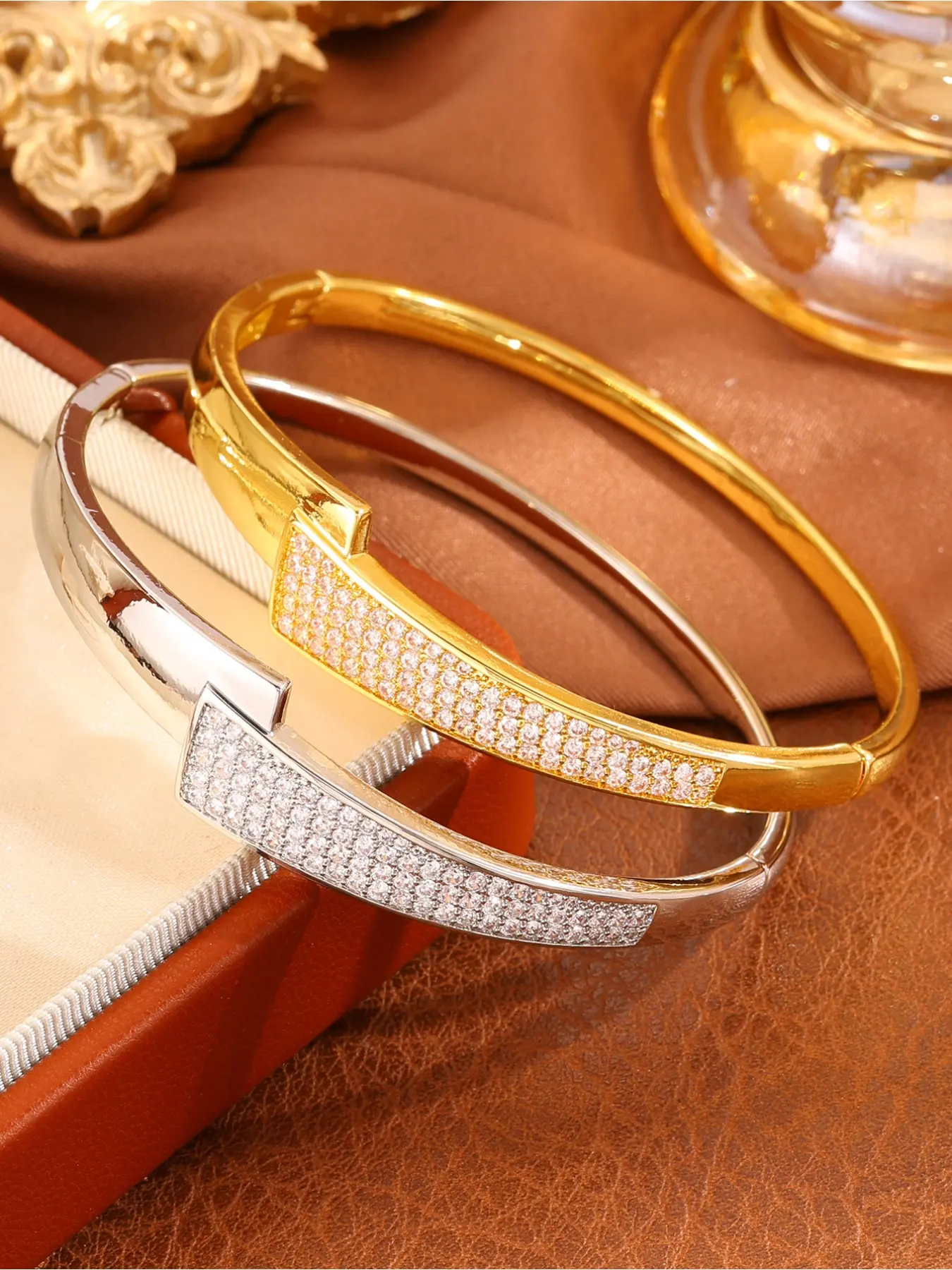1 new fashionable and exquisite full diamond bracelet, versatile and high-end copper bracelet, cross design, suitable for daily wear, vacation and holiday wear, Diamond Lock Bracelet