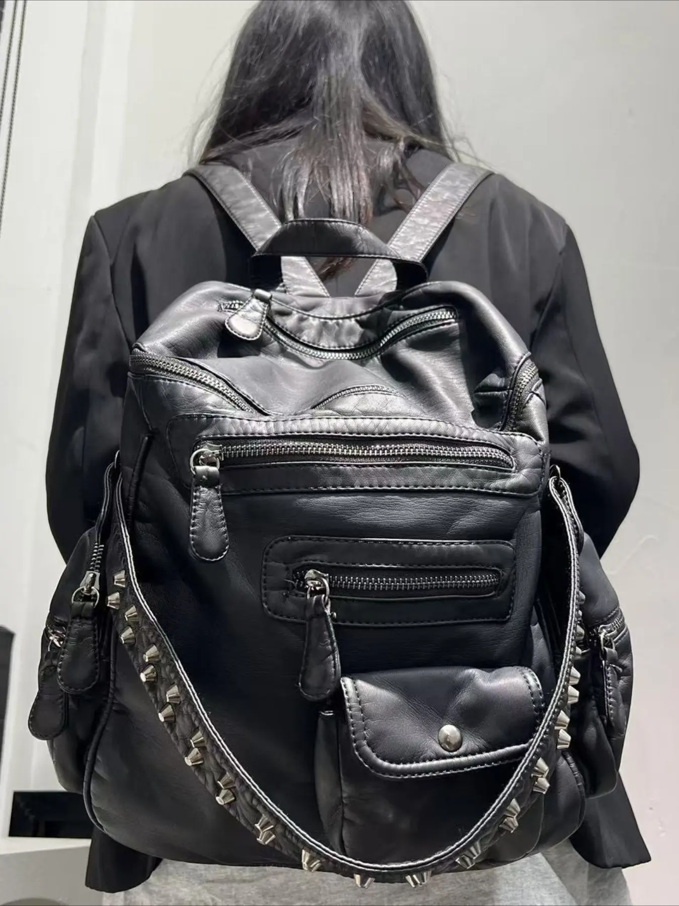 Ladies' retro cool backpack, personalized Y2K spicy girl motorcycle bag, street style washed imitation leather city bag, Urban Backpack, suitable for work, commuting, casual travel backpack, large capacity multi pocket shoulder bag, Zip Backpack, backpack
