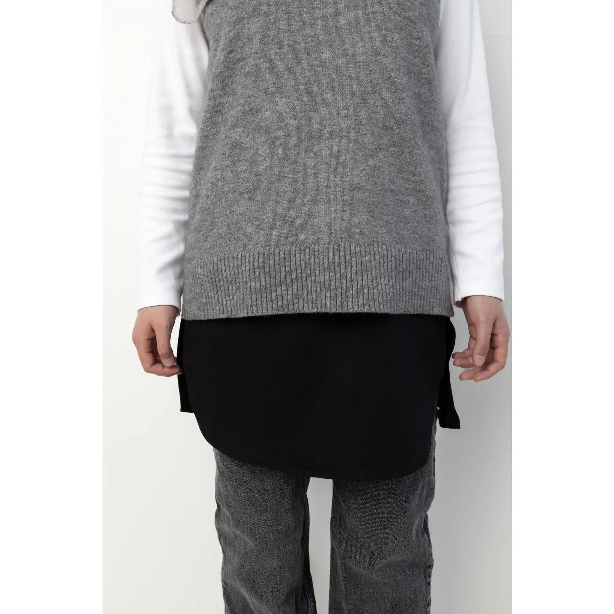 Sporty Shirt Extender - Black