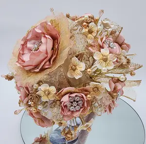 Rose Gold Artesanal Quinceanera Bouquet - Decorative Floral Arrangement with Gold Accents, Satin and Porcelain Materials, Ideal for Home Decor