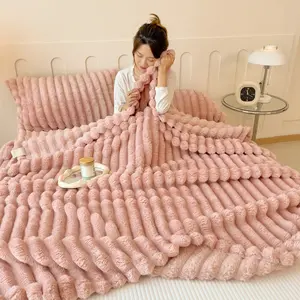 Ultra-Soft Flannel Blanket, Large Pattern Jacquard Bed Sheet and Sofa Cover, Lightweight All Seasons Use, Durable and Comfortable, Cozy Throw Blanket