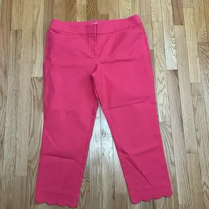 NWOT Coral Slim Pants with Scallop Bottom Hem Basic Womenswear Minimalist Trouser