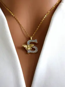 New Copper Zircon Letter Necklace, Dual Color Bee Pendant, 26 Alphabet Charms, Casual Style, Stainless Steel Chain, Women's Jewelry