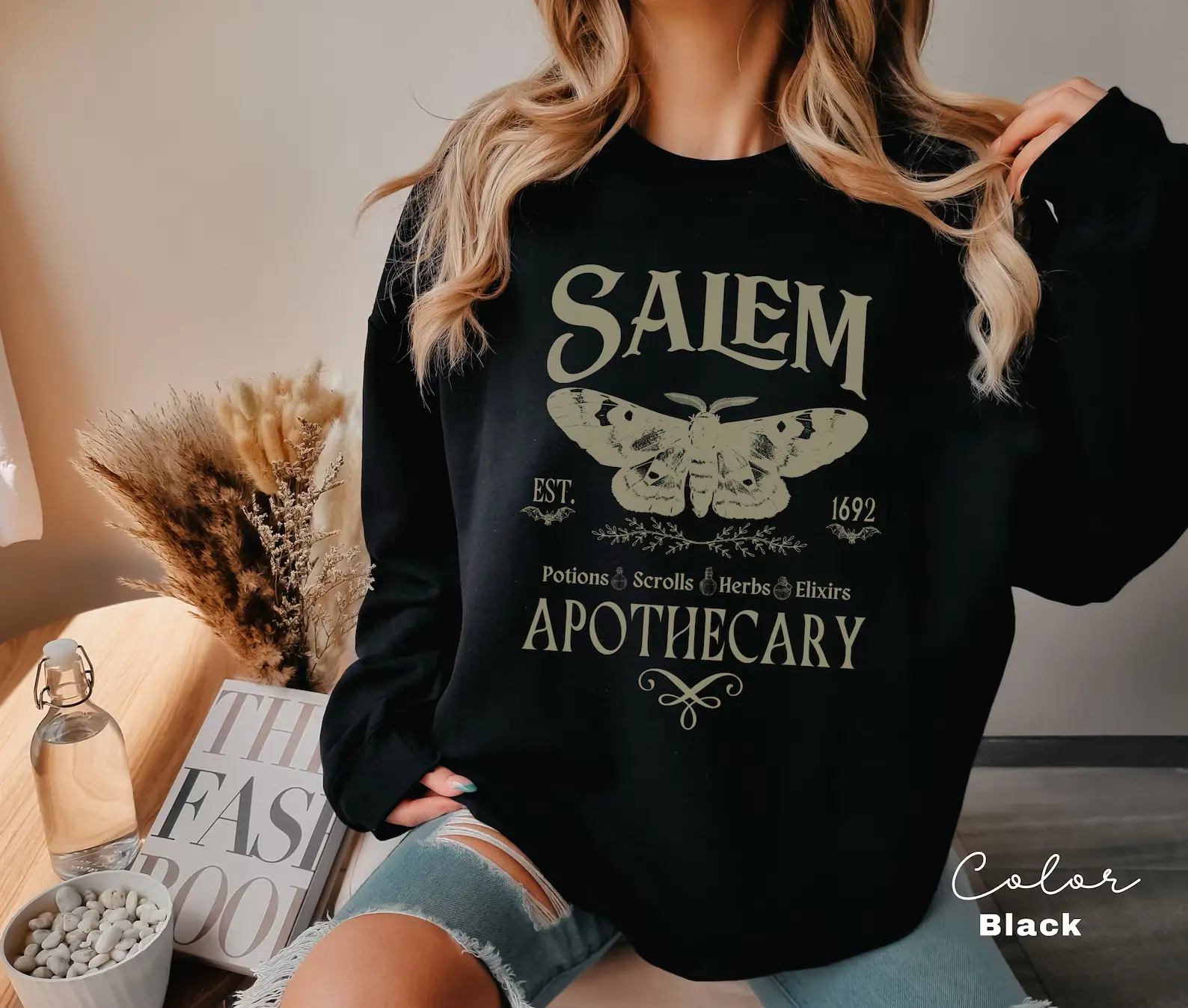 Women's SohoChic Salem Apothecary Est 1692 Moth Witchy Halloween Graphic Crewneck Sweatshirt - Casual, Comfortable Vintage Fall Pullover Garment for Everyday Wear (T-Shirt Style Vibe), Cotton