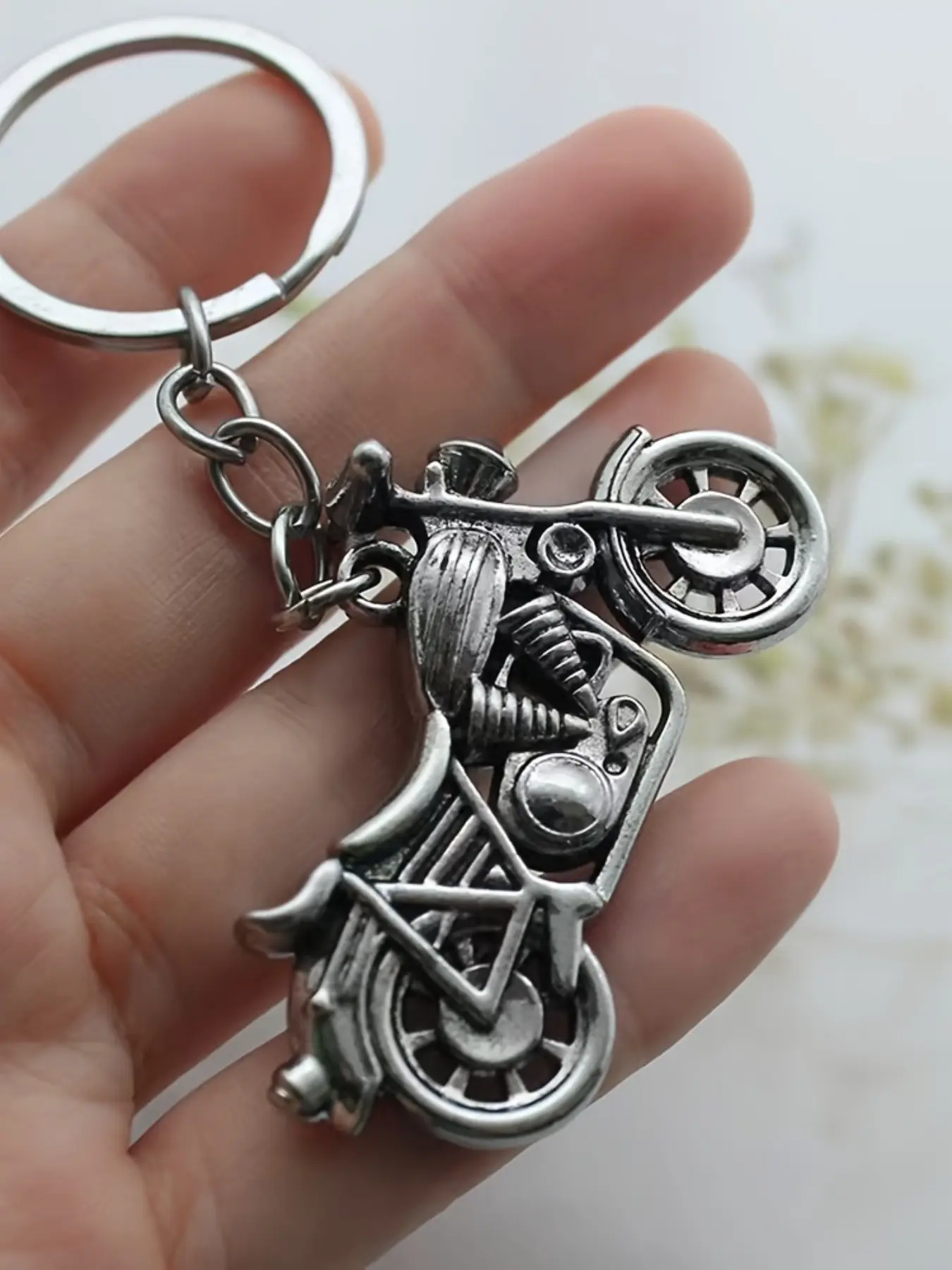 Vintage Motorcycle Keychain, Mini 3D Motorcycle Key Ring, Keyrings, Durable Key Loop, Fashionable Gift for Bike Lovers, Party Favor, Stylish Keychain, Key Accessories