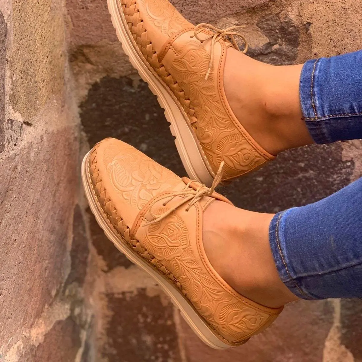 Valeria Tooled Huarache Sneakers - Tan