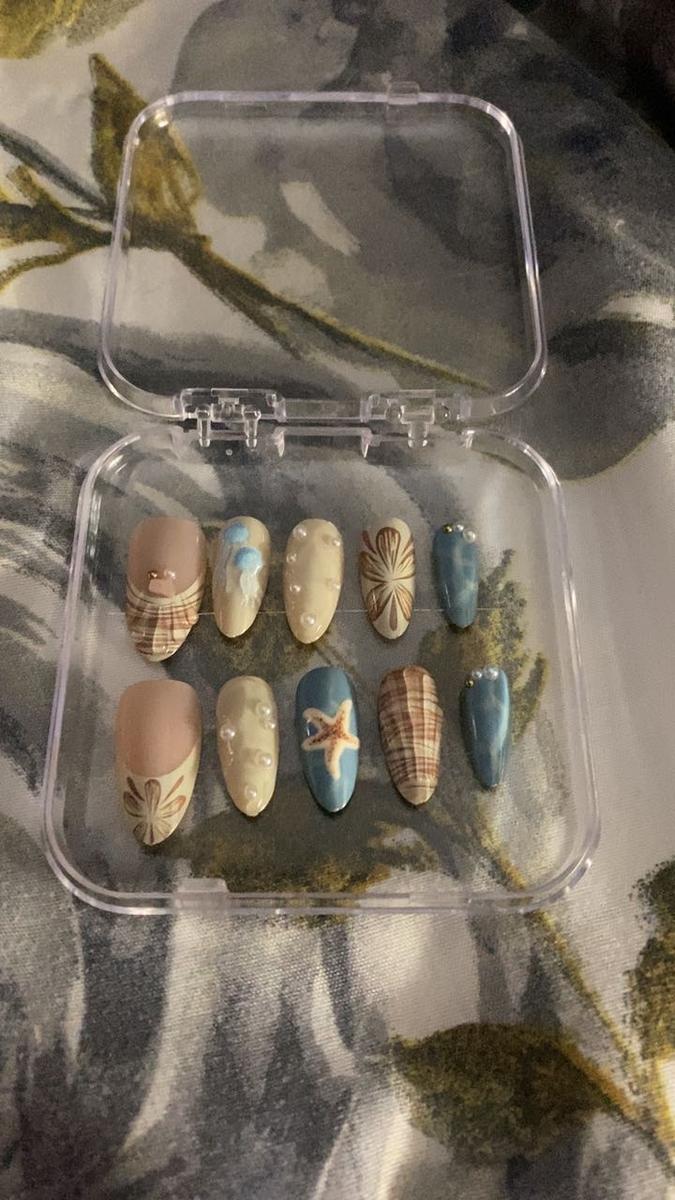 Item: S, Random Print