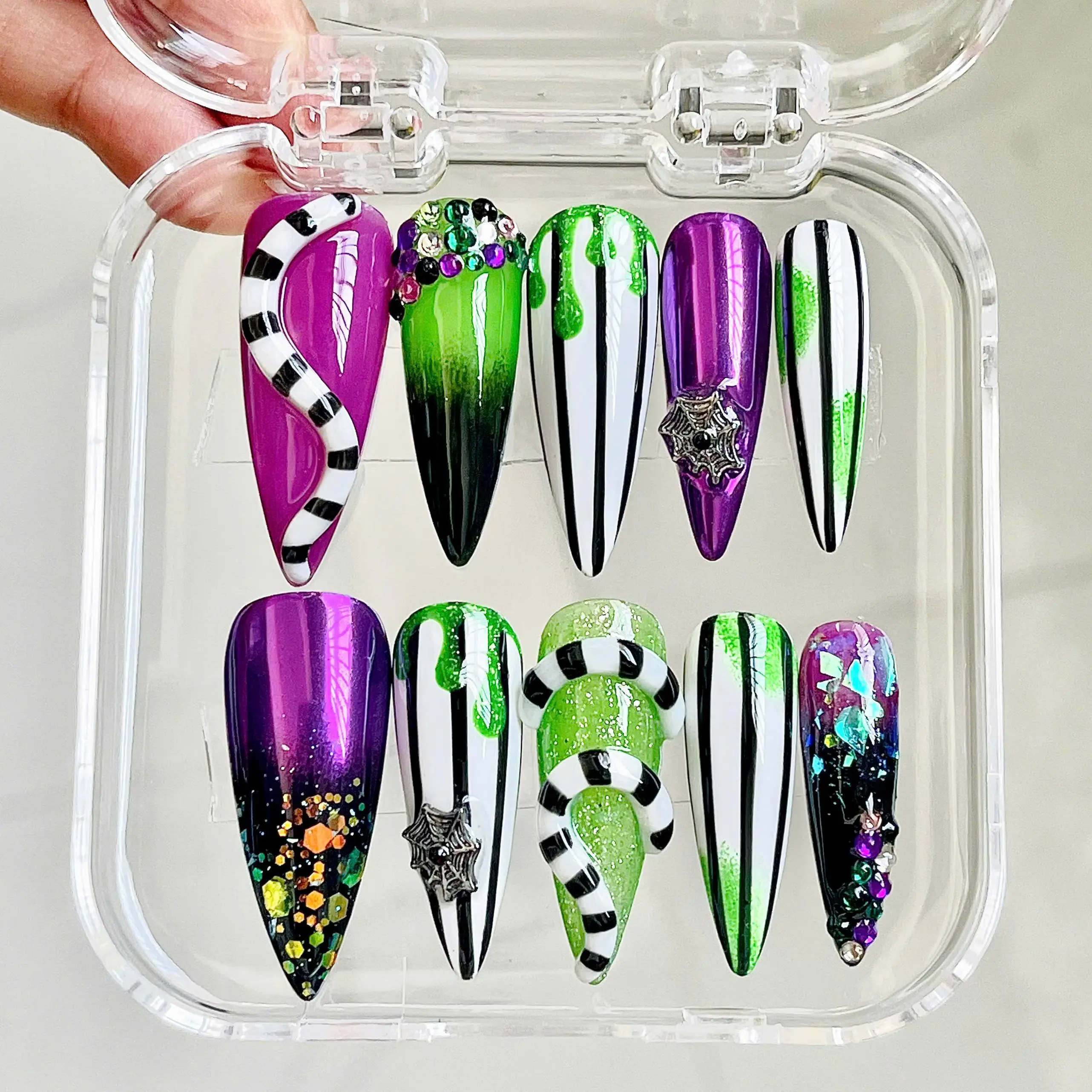 Beetlejuice Inspired Press On Nails – Spooky Halloween Horror Nail Art, Sandworm & Showtime Design, Reusable Fake Nails