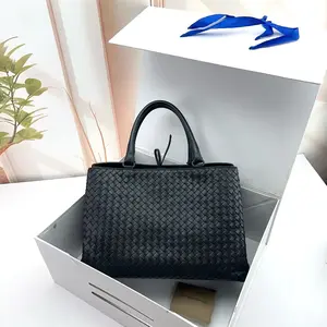 Pre-owned Bottega Veneta Leather Shoulder Bags 7.8'' R3079 Shoulder Bag C531383703 0116 T1 Chloe