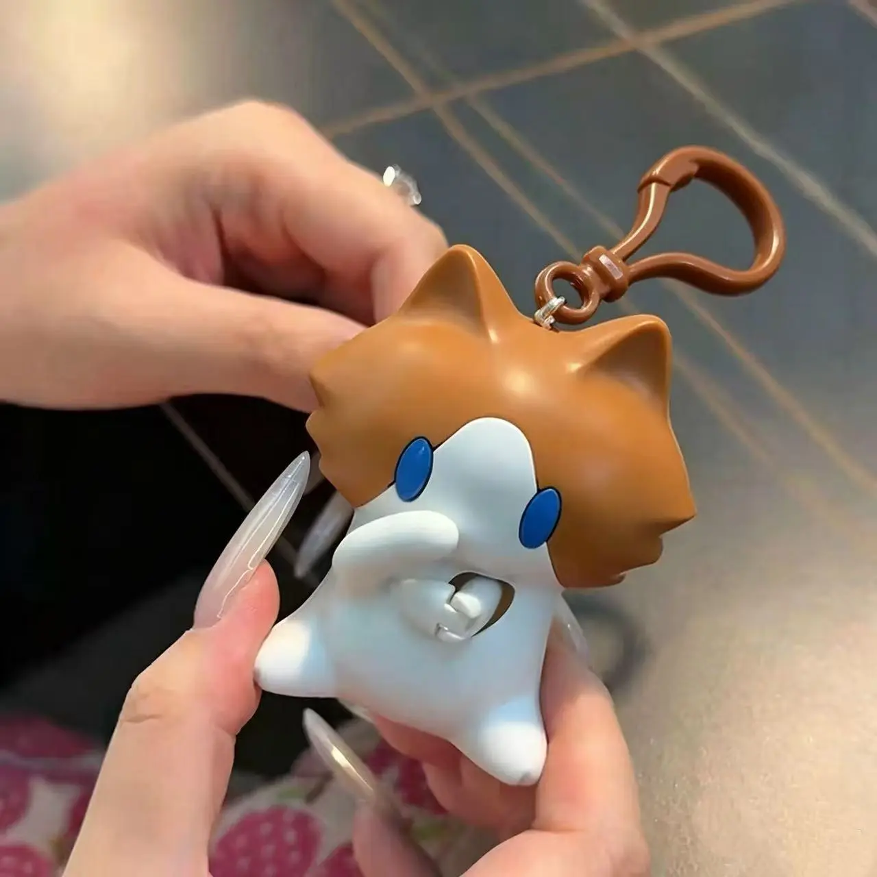 1-Piece Pull-String Cat Keychain with Moving Mouth and Paws—Cute Plush Toy Keychain, the Perfect Christmas Gift, Pull-String and Wobbling Backpack Keychain, Gift for Boys and Girls