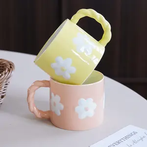 Fresh Daisy Ceramic Mug with Twisted Handle, Floral Coffee Cup Design, High Aesthetic Value, Funny Mug, Home Decor, Restaurant, Gift, Holiday Decoration, Stylish Coffee Mugs