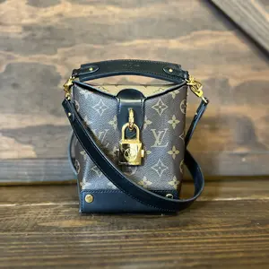 Pre-owned Louis Vuitton canvas Crossbody Bags Bento Box Reverse Monogram Crossbody Bag