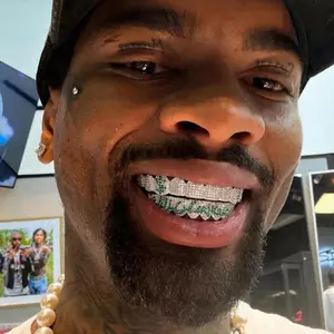 European/American hip-hop style eight-tooth zircon-studded tooth caps; gold-plated genuine metal; unique trendy tooth jewelry for rappers; rhinestone tooth caps (grillz) decoration