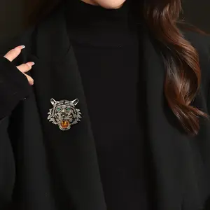 1 pc Water Drill Roaring Tiger Head Pin, Neutral Style Large Tiger Animal Party Casual Brooch Badge, Fashion Accessory for All Seasons