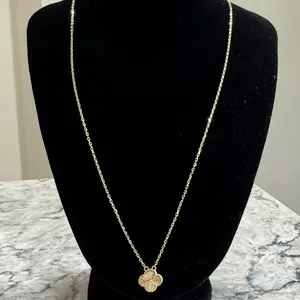 Gargantilla en oro 10K talla 18”