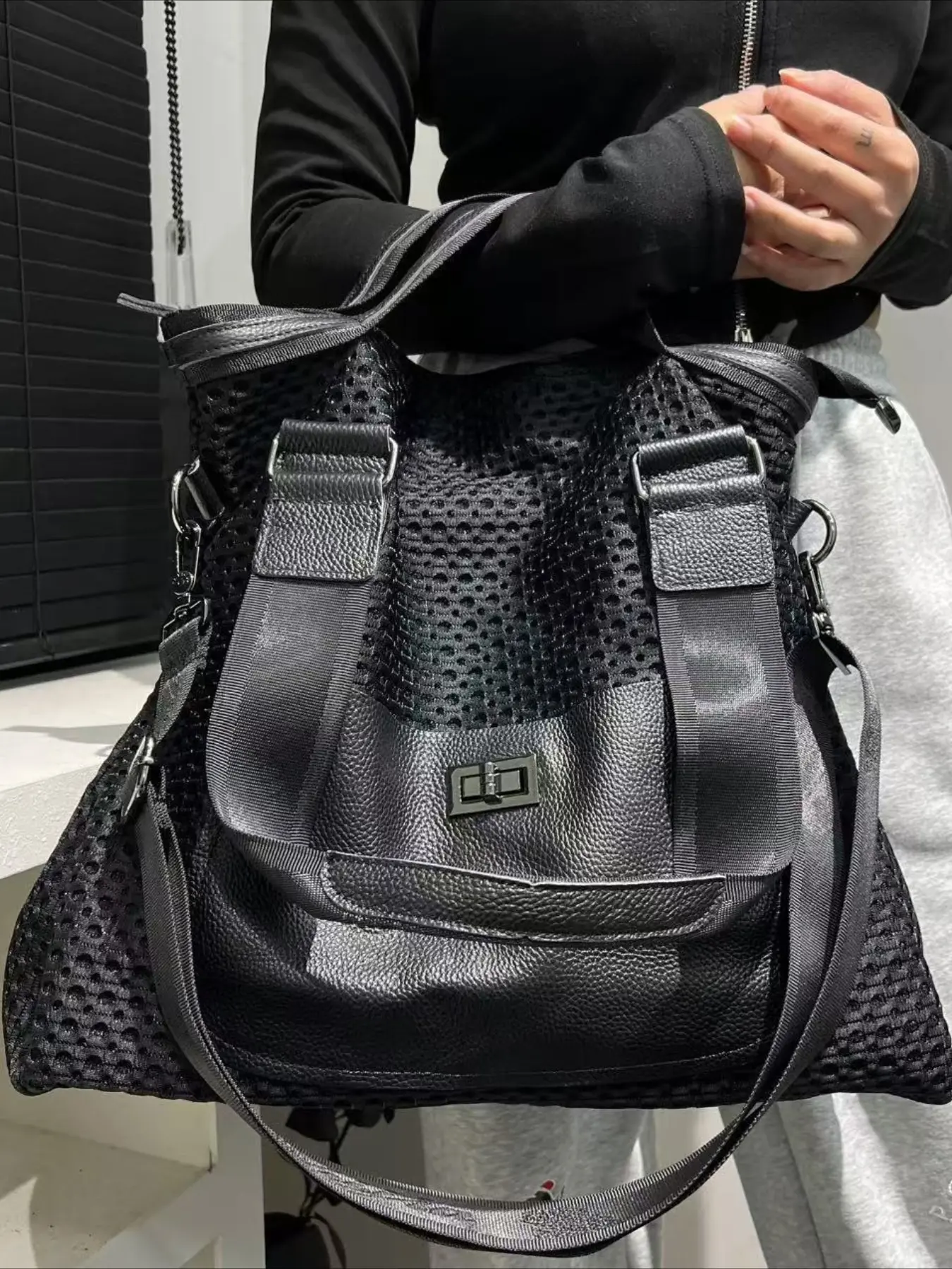 Ladies' large capacity mesh splicing shoulder bag, Hobo Shoulder Bag, Adjustable Crossbody Shoulder Purses, rivet shoulder strap retro street style city bag, mesh splicing crossbody bag, suitable for daily use and commuting