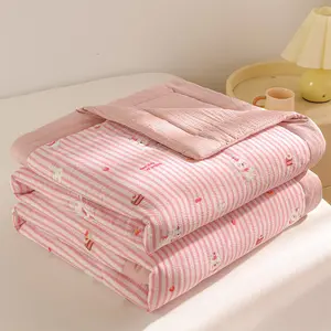 Pink striped Western highland map pattern double gauze summer thin quilt, Lightweight Bedding, ultra-soft skin-friendly air conditioning quilt and summer cooling blanket, suitable for summer bedroms, offices, beds, living rooms, and home leisure use