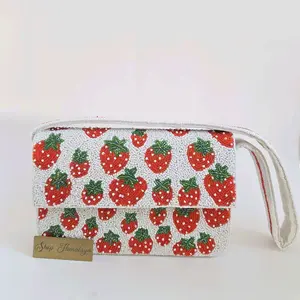 Handmade Strawberry Beaded Crossbody Bag - Retro Fruit Seed Bead Purse for Summer & Festivals - Cottagecore Aesthetic Shoulder Bag