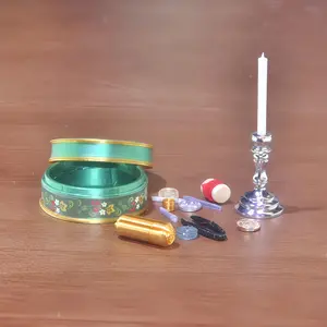 1:6 Scale Retro Sewing Box and Candlestick Set - Suitable for model enthusiasts, it is also applicable for decorating doll houses and as creative adult gifts for home use.