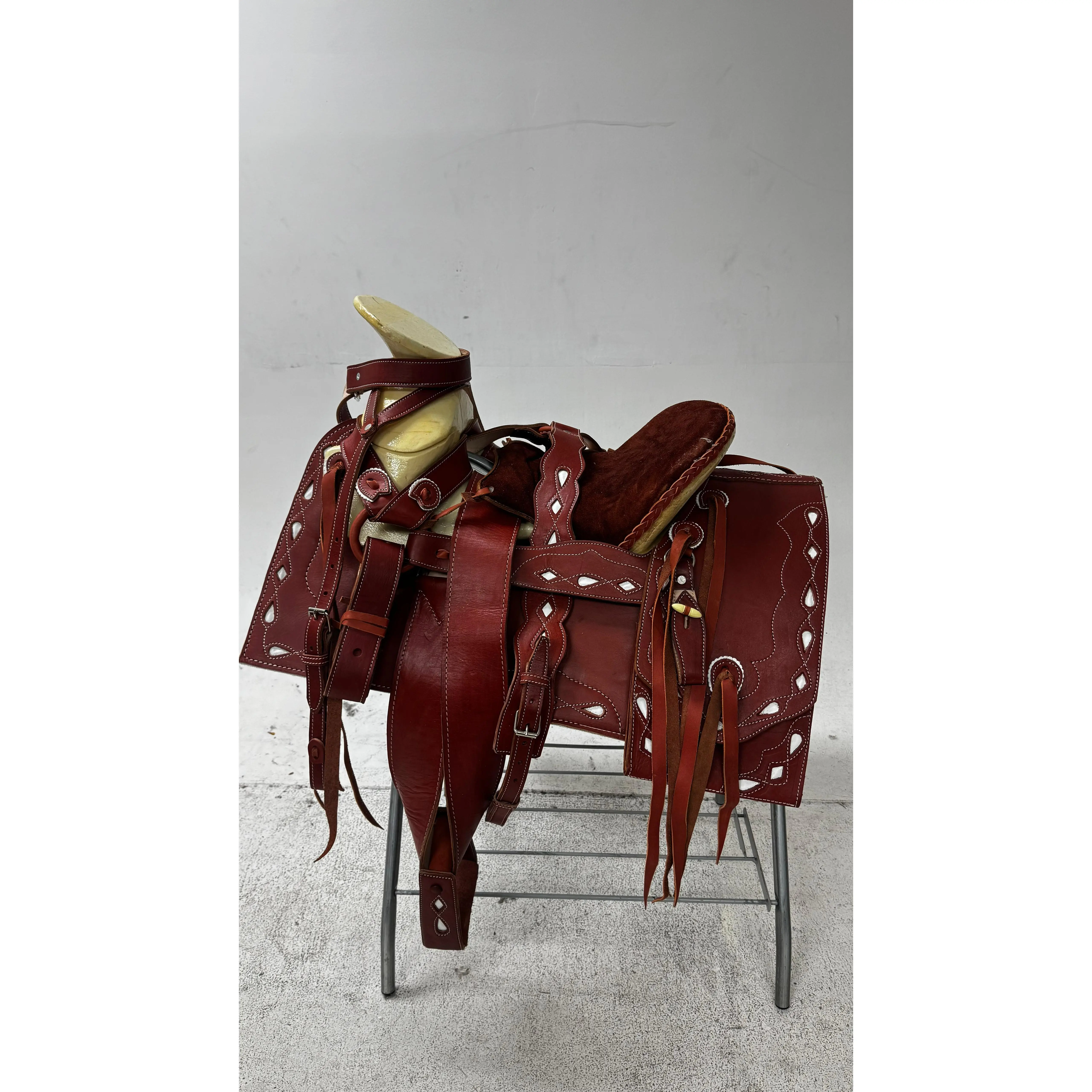 Charro Saddle – Cherry Red Leather with White Inlays (15.5”) “El Rojo Fino”