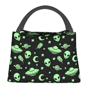 Lunch bag for men and women, reusable hand-held insulation bag,green alien and spaceship pattern, is an essential item for outdoor camping and daily commuting. It is made of safe and durable insulation material, with a portable and stylish design