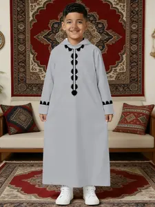 Boys Muslim Hooded Thobe with Black Spiky Geometric Embroidery, Long Sleeve Modest Maxi Dress (Light Grey)