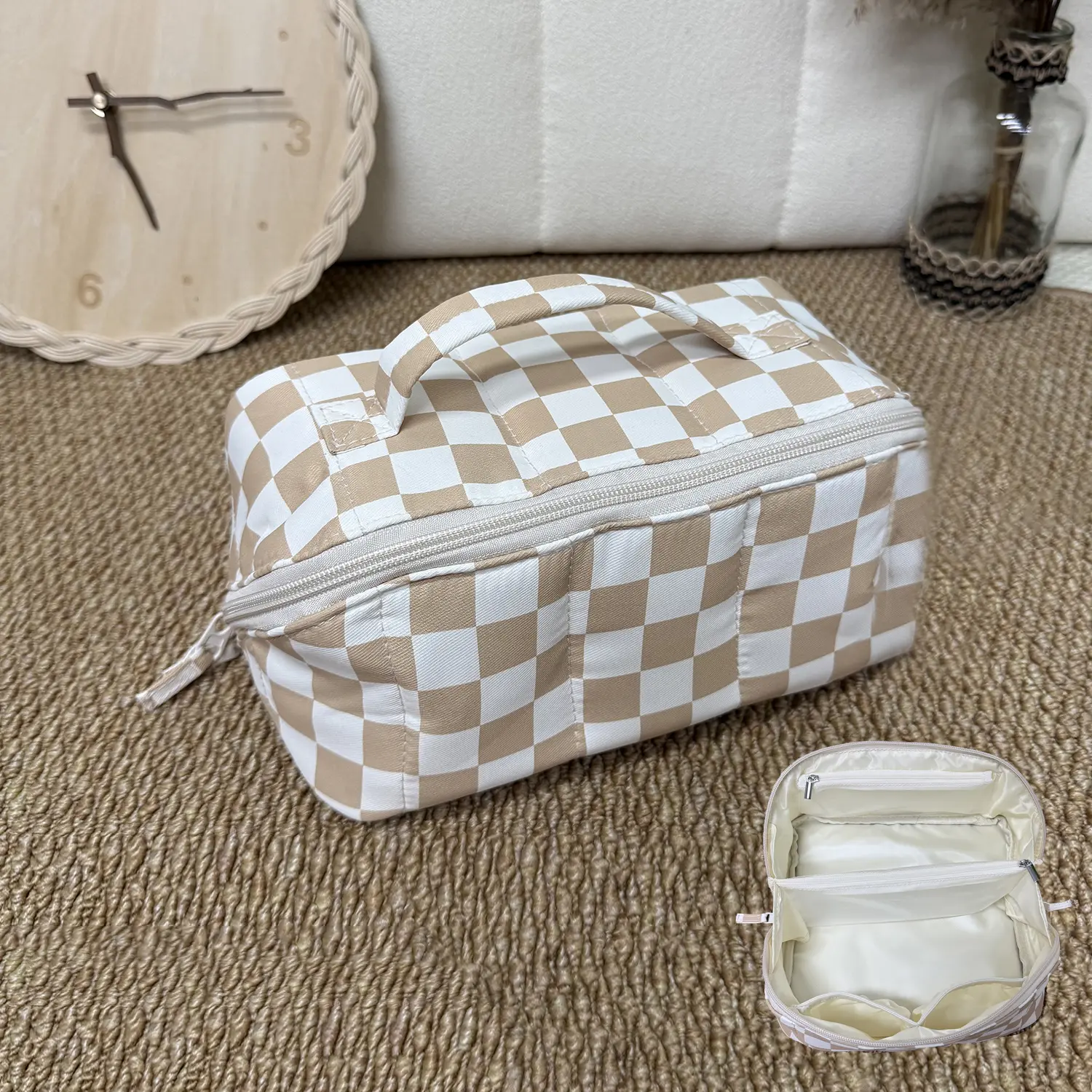 Checkered Makeup Bag for Women, Travel Lightweight Plaid Toiletry Bag, Portable Waterproof Cosmetic Case, Puffy Padded Make Up Organizer Pouch, Open Flat Toiletry Bag for Toiletries, Brushes,Multi-compartment Bag