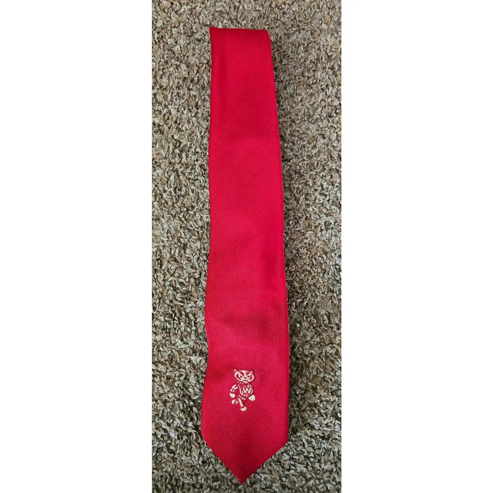 chapmans red Embroidered UW WI bucky badgers necktie vintage