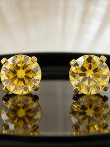 1pair 2Carat Classic Round Cut Yellow Synthetic Moissanite Golden Four-claw Stud Earrings with Fashionable Design, It Exudes Nobility in Formal Settings and Is An Excellent Gift for Festivals