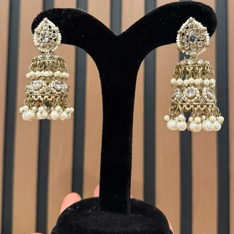 Ad Jhumki