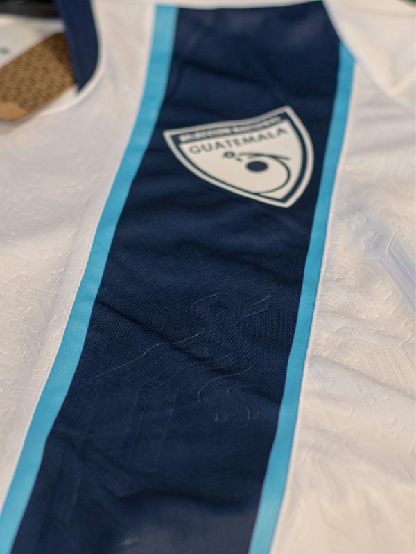 Guatemala Jersey en dos colores 2025- recomendamos ordenar una talla mas grande
