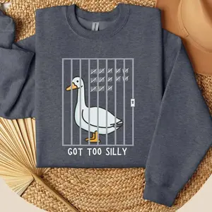 Cute Silly Goose Sweatshirt – Funny Goose Graphic T-Shirt, Soft Unisex Pullover, Casual Gift for Animal Lovers