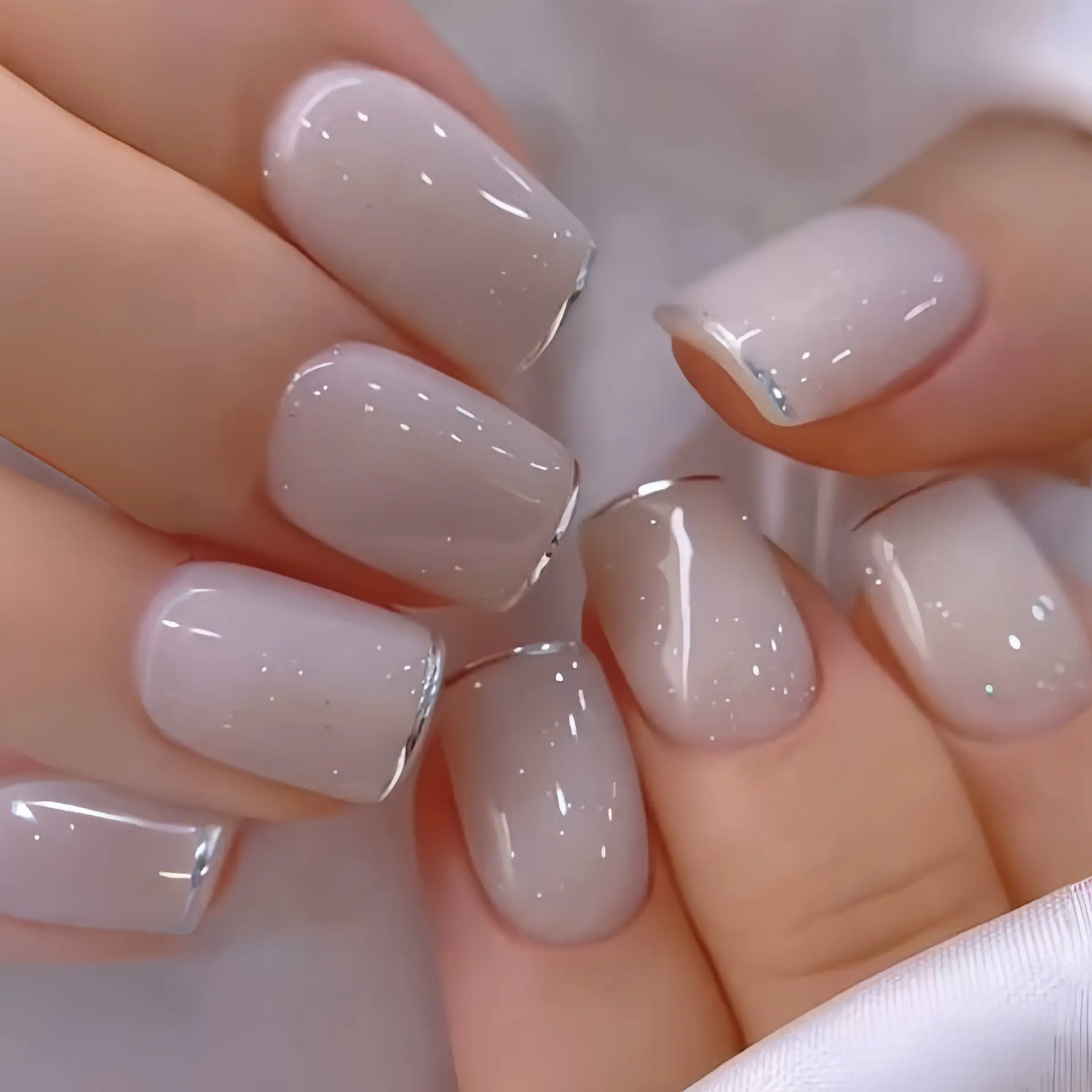 24pcs Square Press-On Fake Nails with Glossy Finish, Short Length Luxury Nude Color with Silver Color Glitter Edge, Glitter Decorative Nails, Easy to Apply, Lasting Quality Nail Art, Glittering Fake Nails, Nails Press Ons