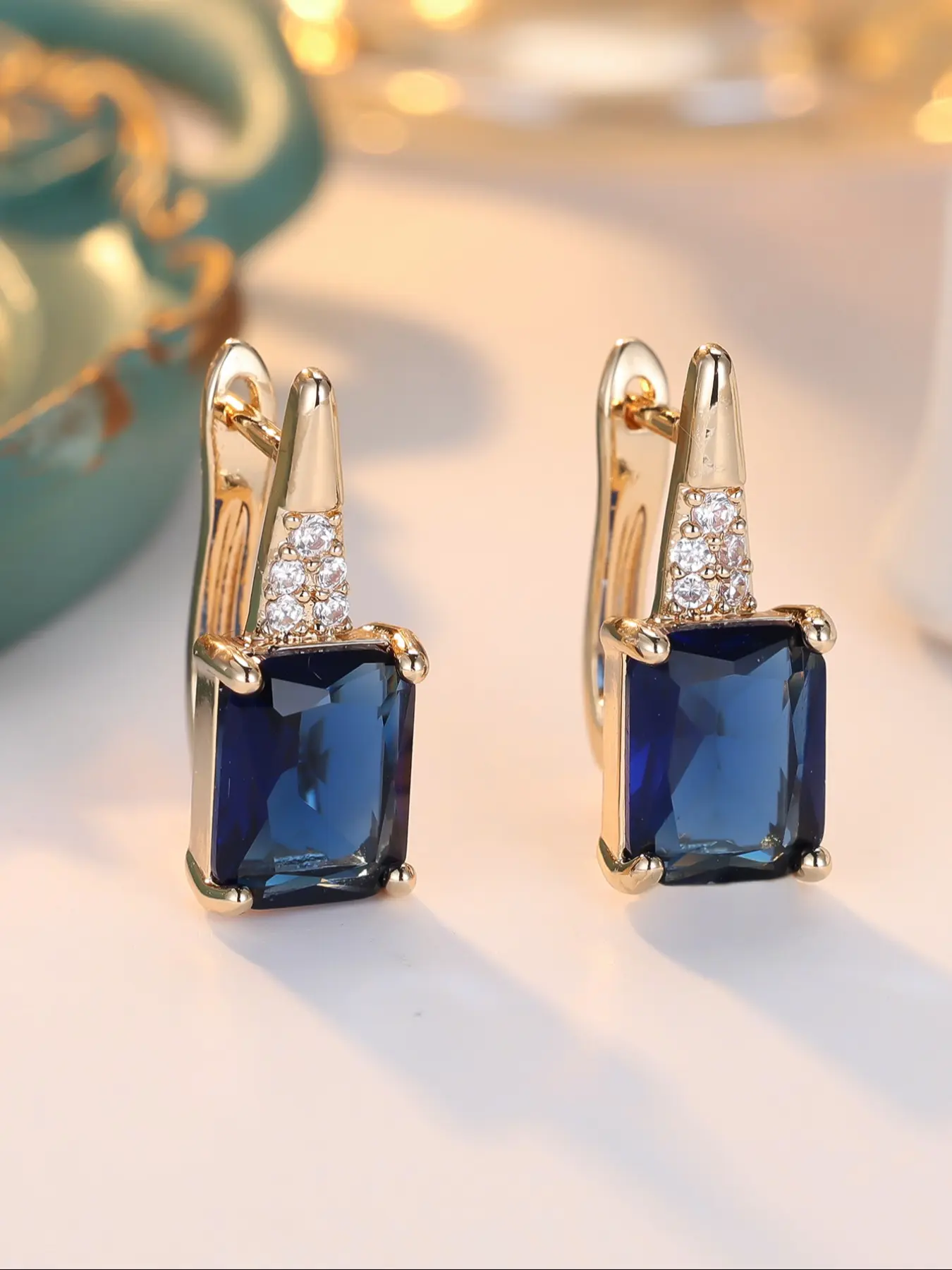 Elegant and luxurious square sapphire blue synthetic zirconia gold coloured four claw women's earrings Fashion Earring Classic Style Earrings Women's classic and versatile jewellery Superior sense of ladies' jewellery gifts