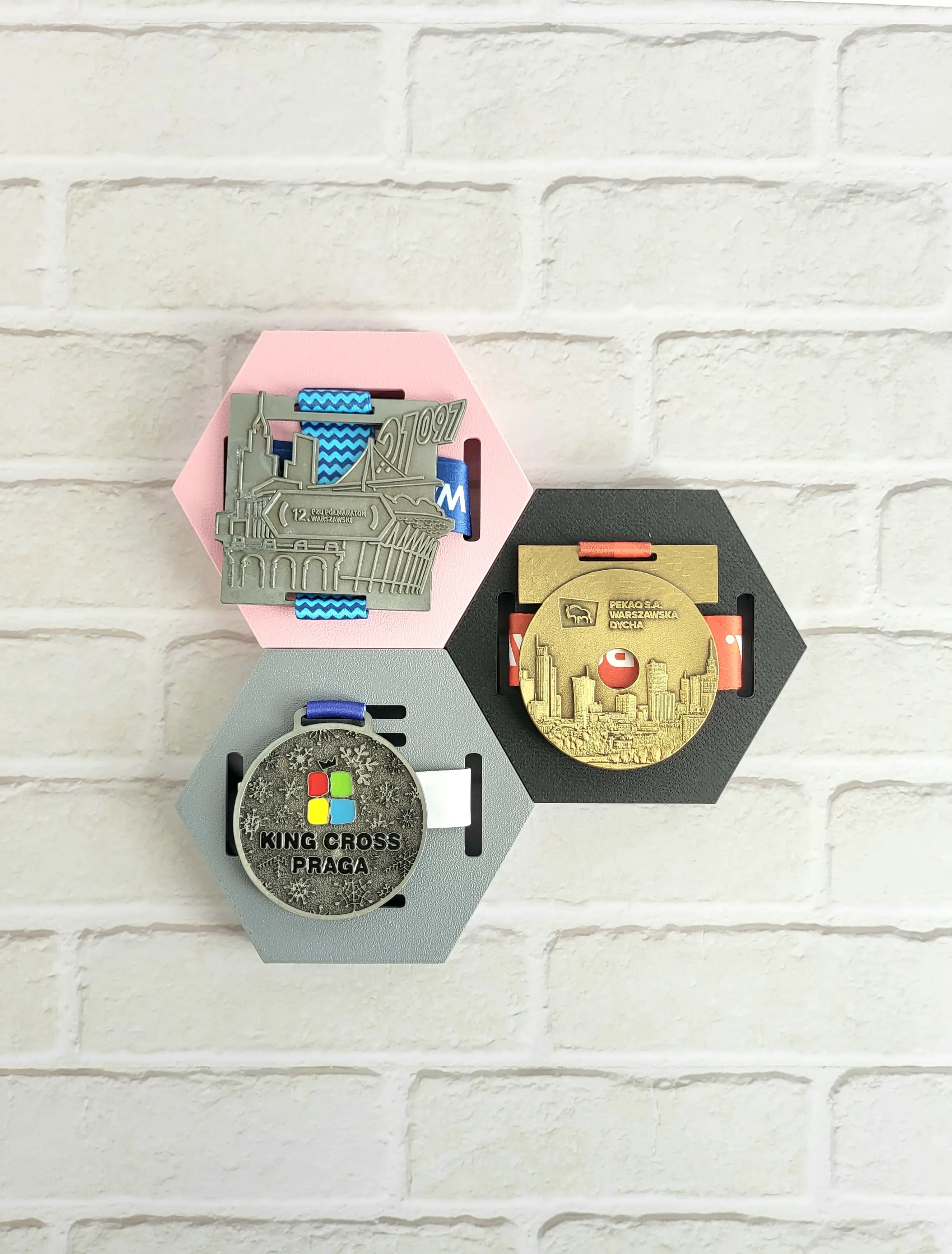 Modular Honeycomb Medal Display - Custom Personalized Hangable Athlete Awards Hanger, Lightweight Wall Decor Mount for Runners, Athlete Gift