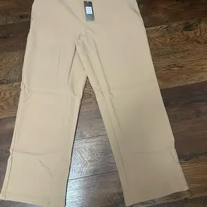 Women's Beige Plain Pantalón de Vestir Comfortable & Stylish Womenswear Bottoms in Classic Beige