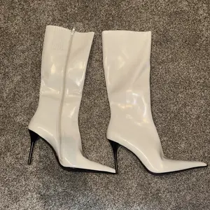 Size 8.5 Women’s Boots Jeffrey Campbell White