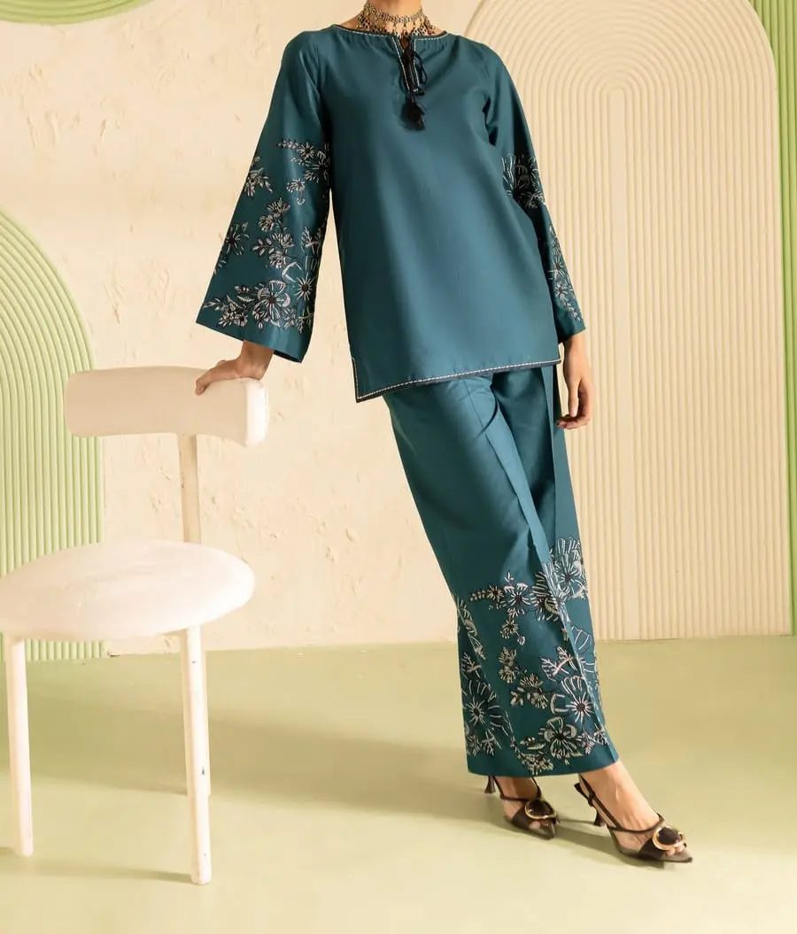Women's Hyelin 2-Piece Khaddar Dress Set - Long Sleeve, Classic Crew Neckline, Elegant Floral Embroidery, Tassel Details, Prussian Casual Everyday Top & Pants for Winter