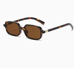 Square small-frame glasses for women, trendy influencer style sunglasses, casual oversized glasses. Square small-frame glasses for women, trendy influencer style sunglasses, casual sunglasses.