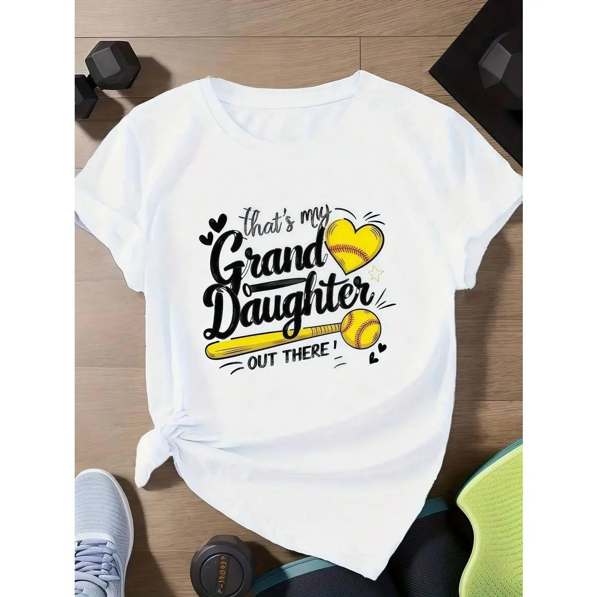 Women's Short Sleeve Round Neck Heart Graphic T-Shirt - "That's My Granddaughter Out There!" Softball Tee, Lightweight Breathable Top, Casual Gift Apparel for Grandparents