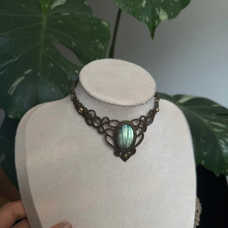 Handmade Macrame choker with Labradorite and moonstone