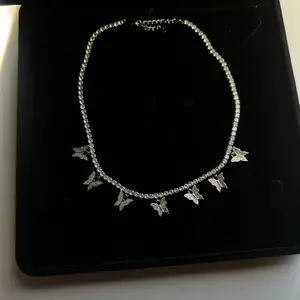 Silver Butterfly Choker Necklace with Sparkling Charms for Elegant Outfits and Stylish Jewelry