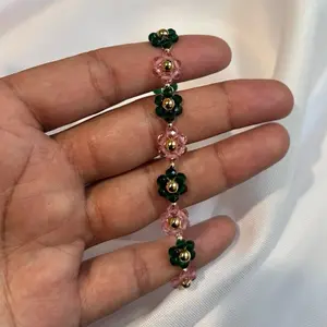 Green and Pink Daisy Bracelet, Dainty Floral Jewelry for Women, Fashion Accessory for Daily Wear