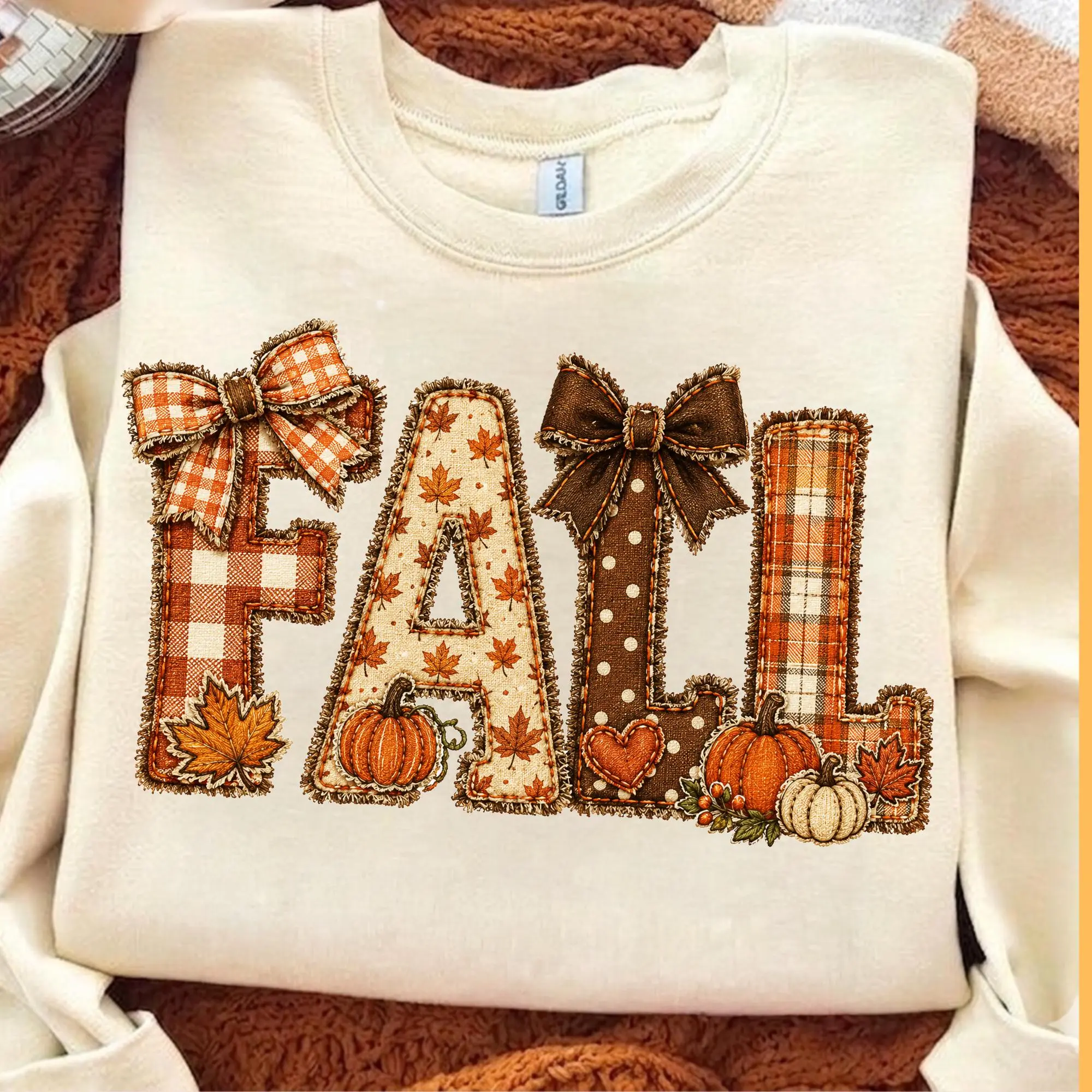 Fall Patchwork Letters Sweatshirt – Cozy Autumn Pumpkin Plaid Graphic Tee, Vintage Fall Word Shirt, Thanksgiving Graphic T-Shirt, Cute Seasonal Gift