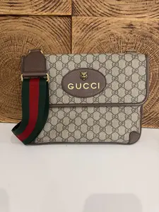 Pre-owned GUCCI GG Supreme Canvas Shoulder Bag with Tiger Head Emblem